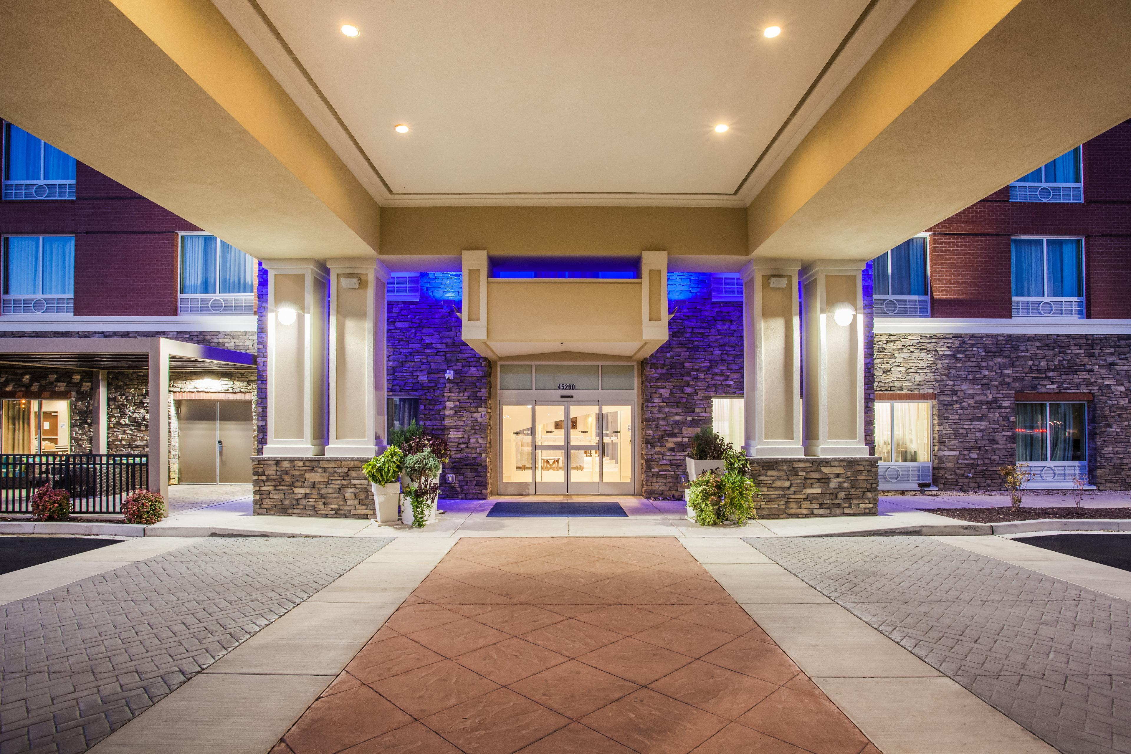 Holiday Inn Express & Suites Lexington Park California By Ihg Exterior foto